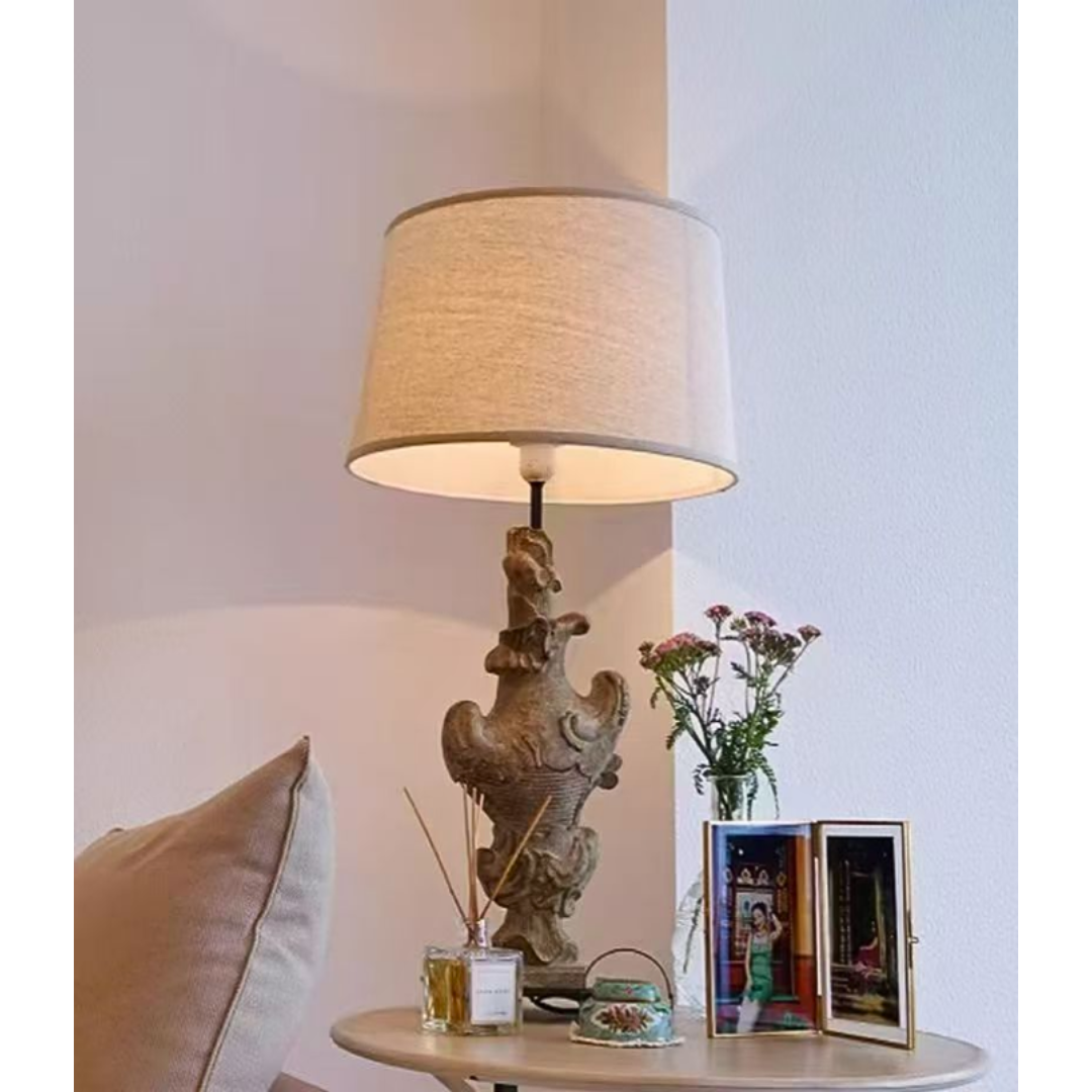 Oakwood Vintage Table Lamp | Ivanka Lumiere